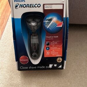 Philips Norelco 6945XL Men's Cordless Electric Razor.. Rechargeable
